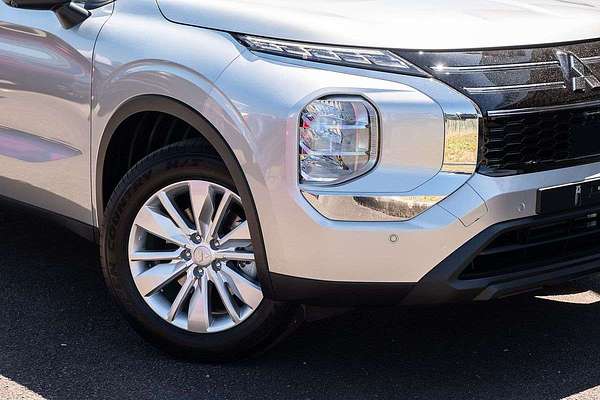 2025 Mitsubishi Outlander ES ZM