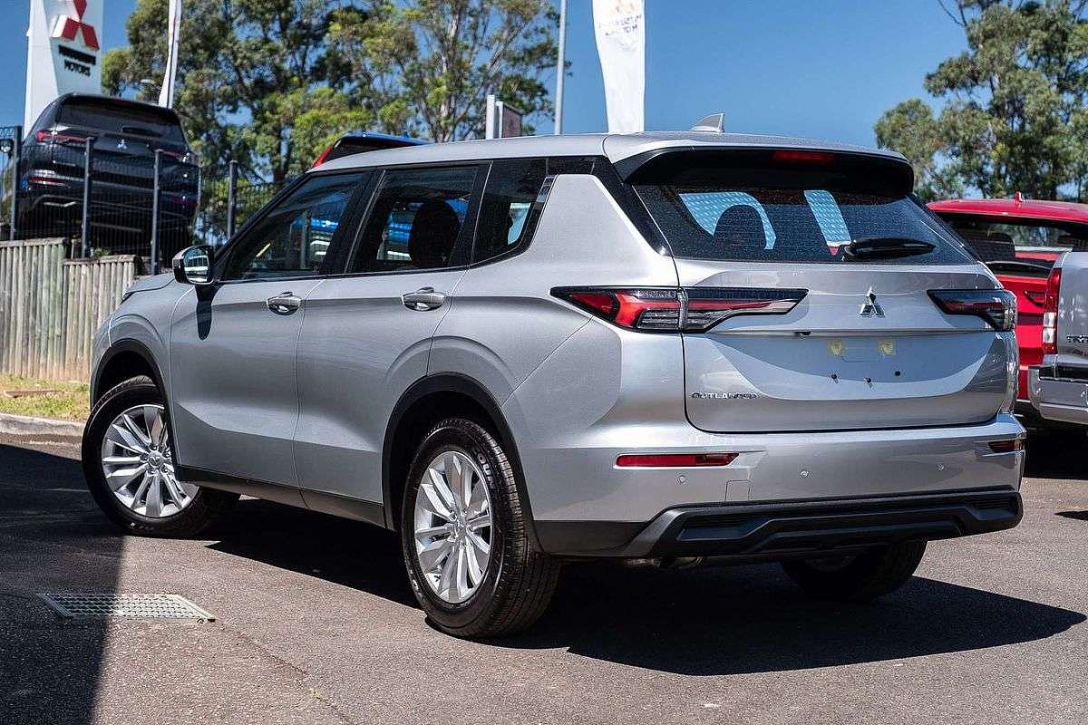 2025 Mitsubishi Outlander ES ZM