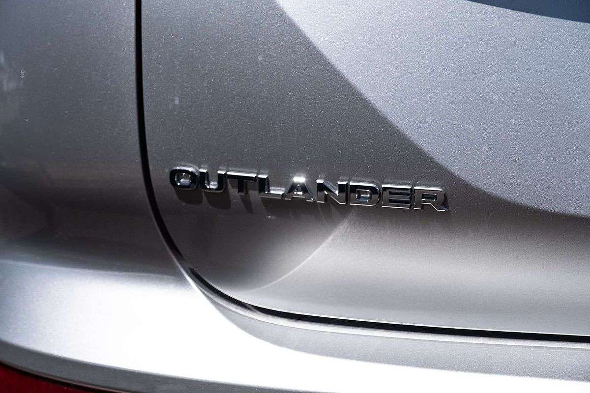 2025 Mitsubishi Outlander ES ZM