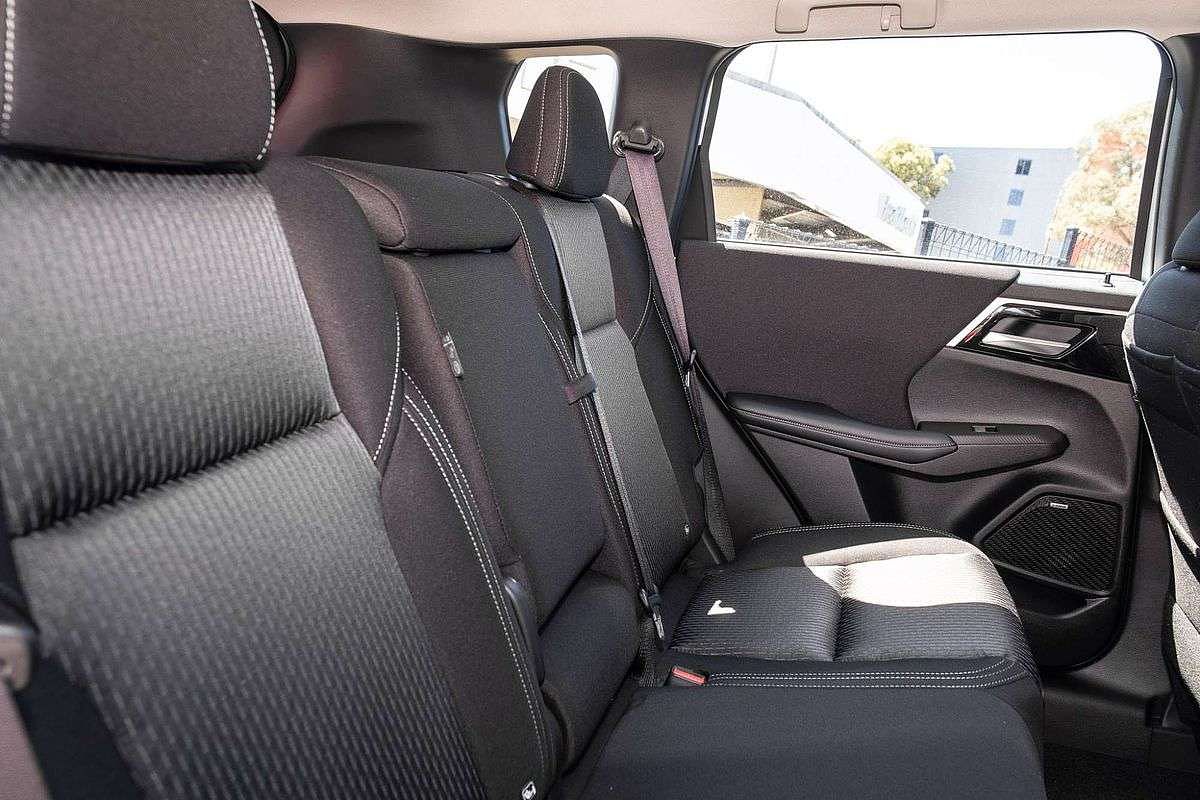 2025 Mitsubishi Outlander ES ZM