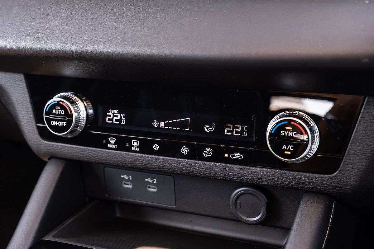 2025 Mitsubishi Outlander ES ZM