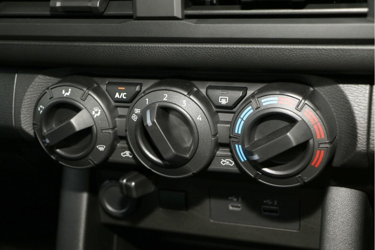 2025 Mitsubishi Triton GLX MV 4X4