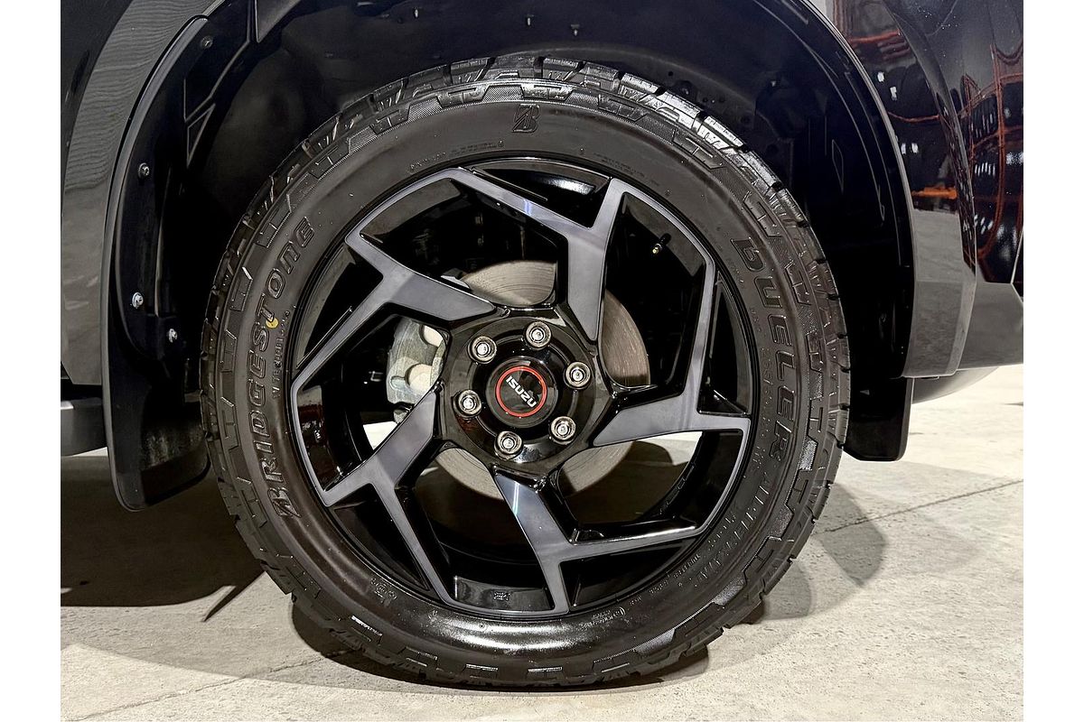 2025 Isuzu MU-X X-TERRAIN