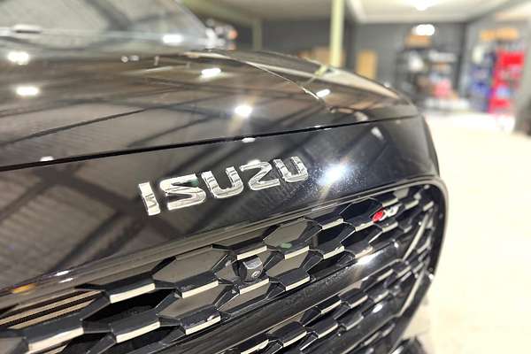 2025 Isuzu MU-X X-TERRAIN