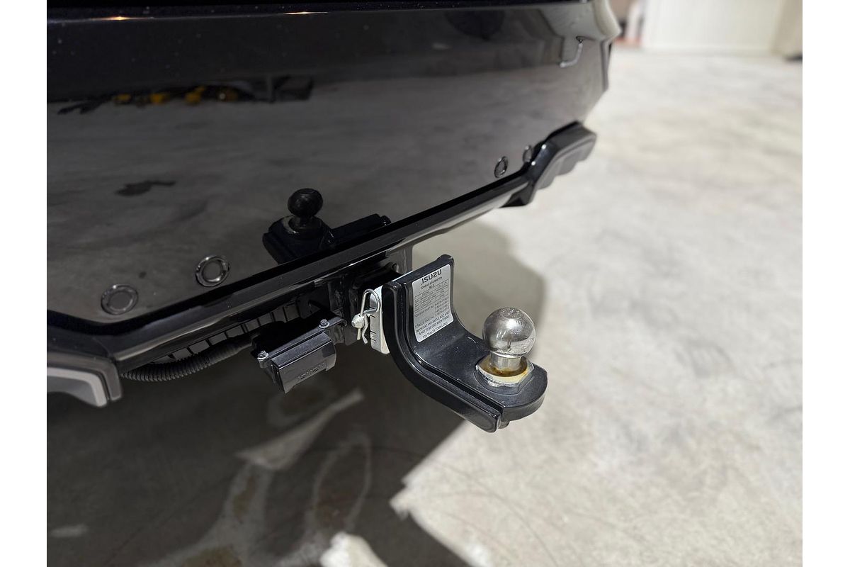 2025 Isuzu MU-X X-TERRAIN