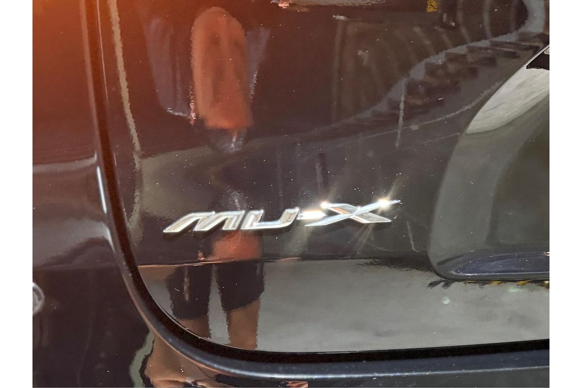 2025 Isuzu MU-X X-TERRAIN