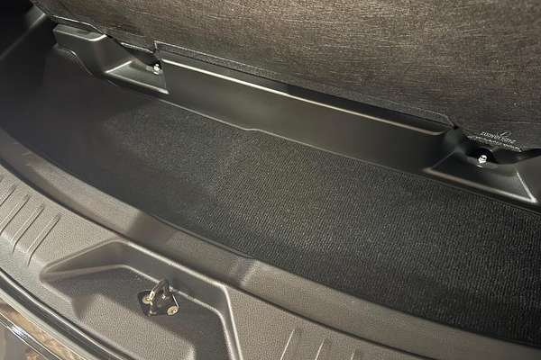 2025 Isuzu MU-X X-TERRAIN