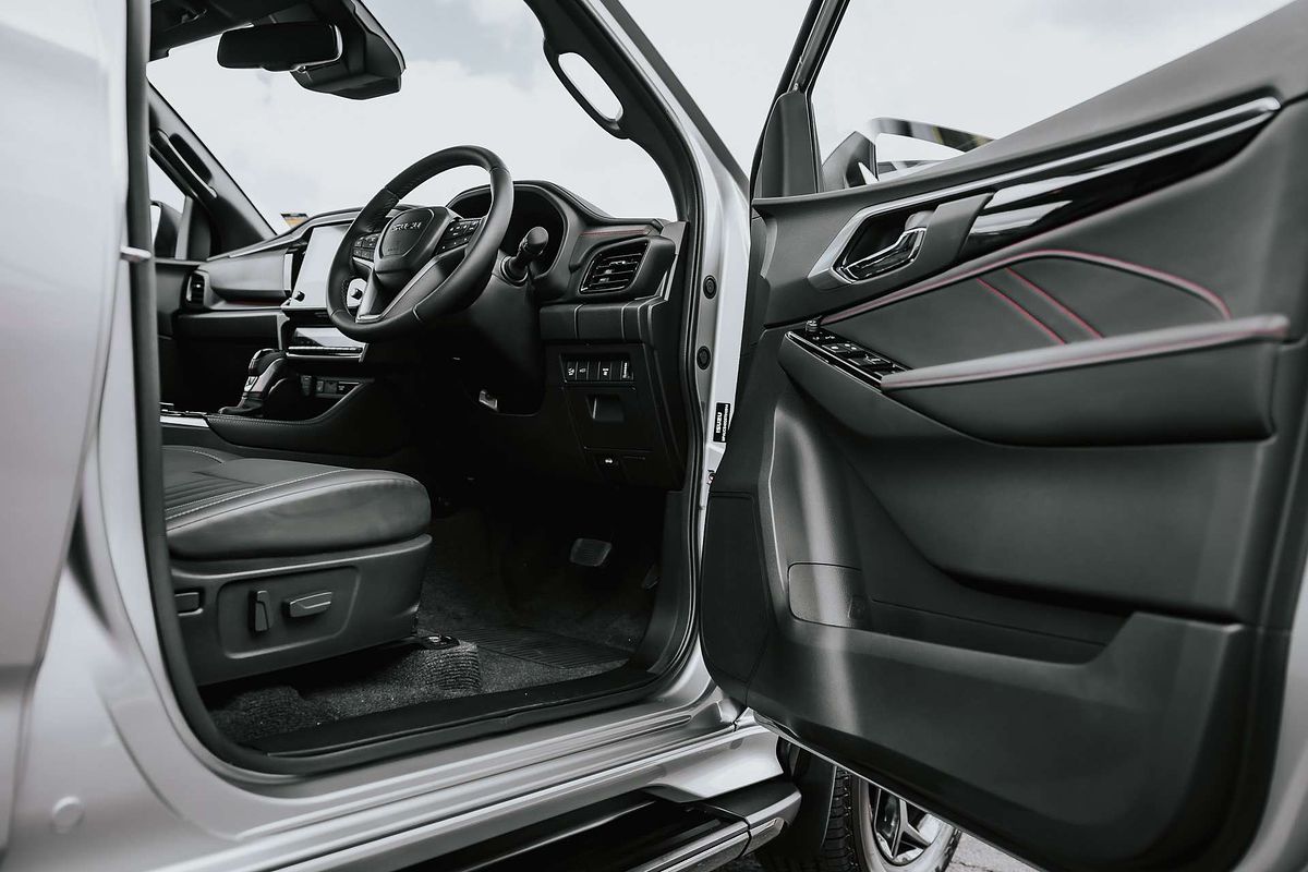 2025 Isuzu MU-X X-TERRAIN