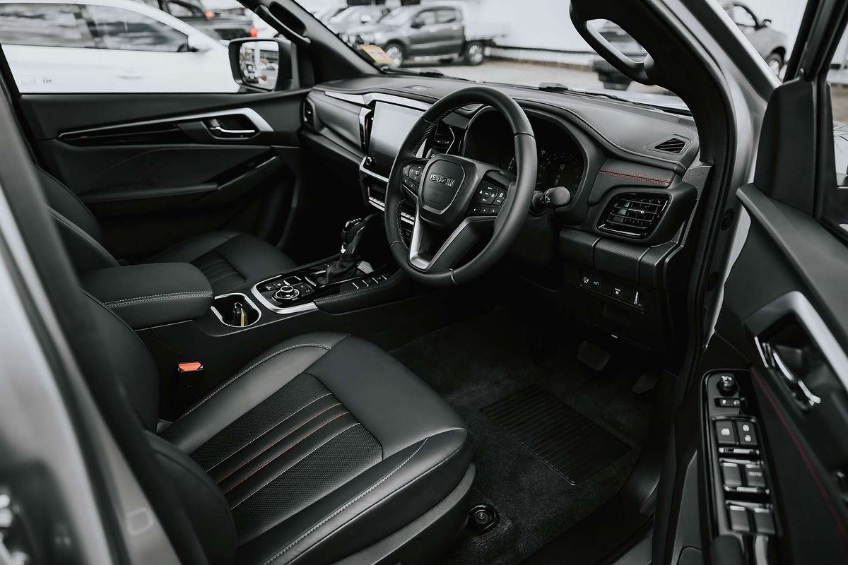 2025 Isuzu MU-X X-TERRAIN