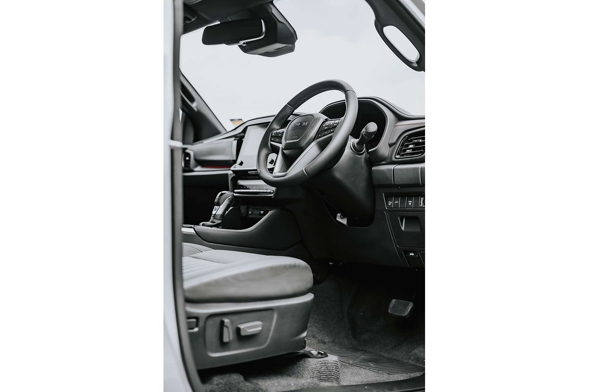 2025 Isuzu MU-X X-TERRAIN