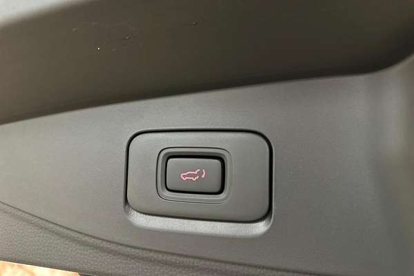 2025 Isuzu MU-X LS-U