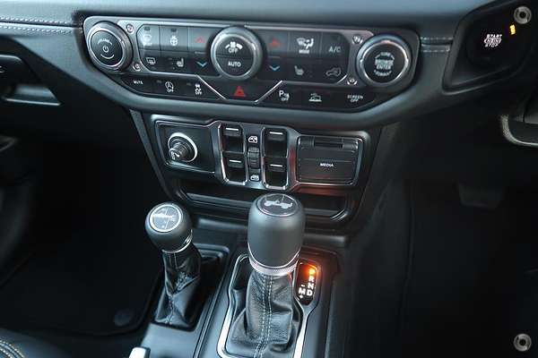 2024 Jeep Wrangler Unlimited Overland JL