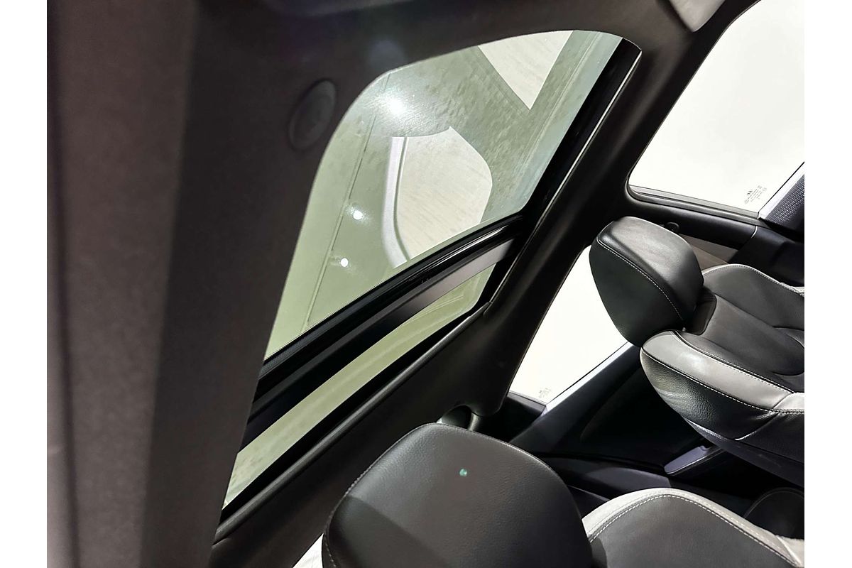 2016 Hyundai Veloster SR Turbo + FS4 Series II