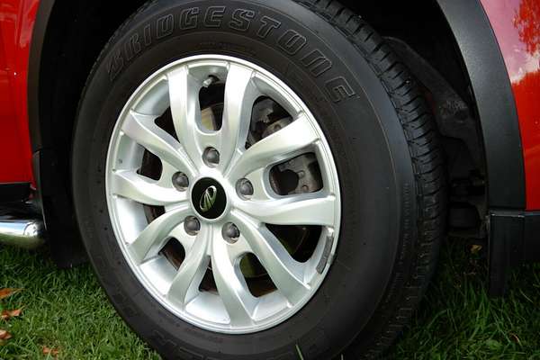 2016 Mahindra XUV500 (FWD) MY16