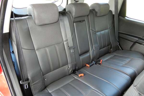 2016 Mahindra XUV500 (FWD) MY16