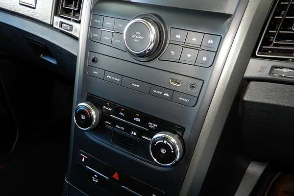 2016 Mahindra XUV500 (FWD) MY16