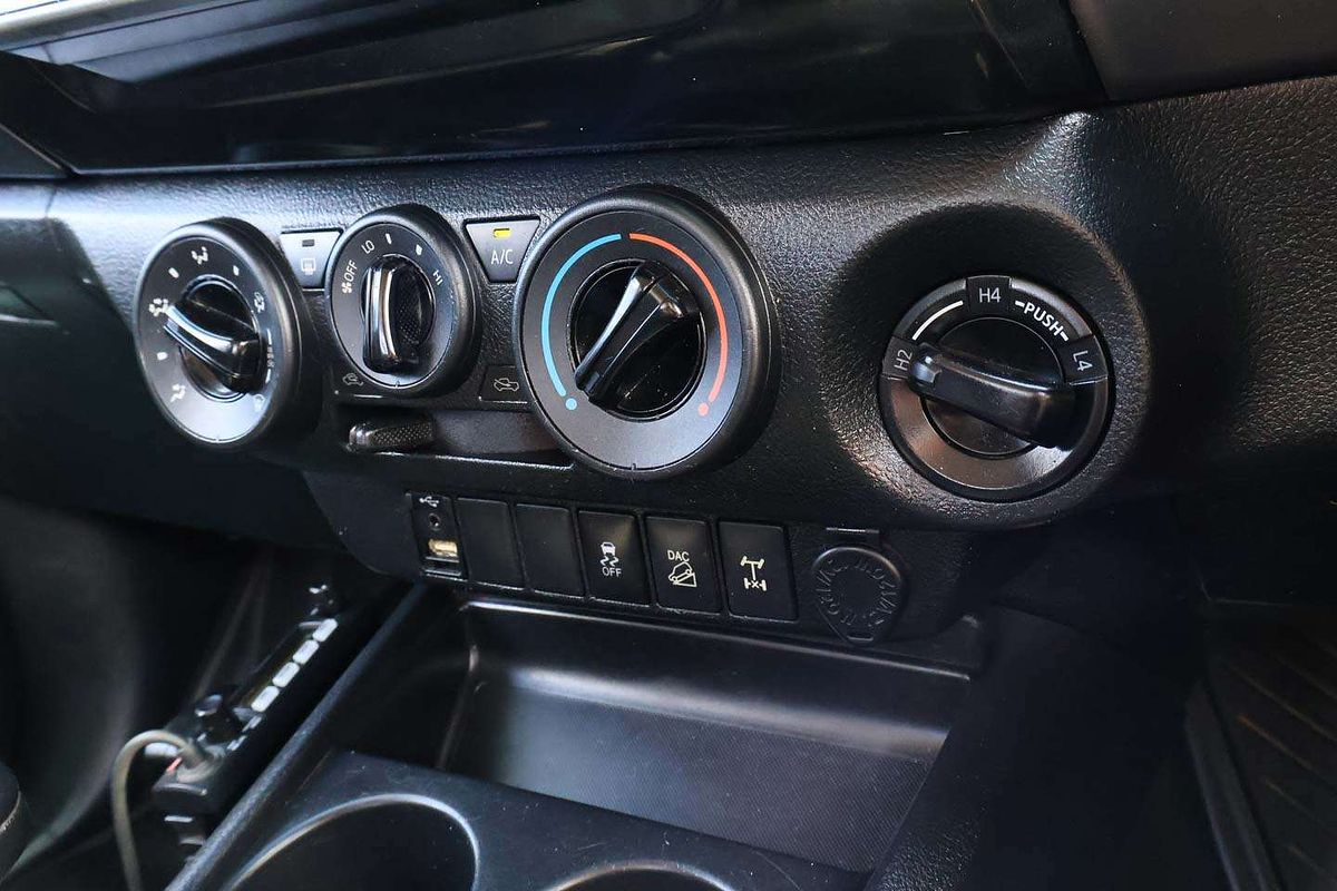 2017 Toyota Hilux SR GUN126R 4X4