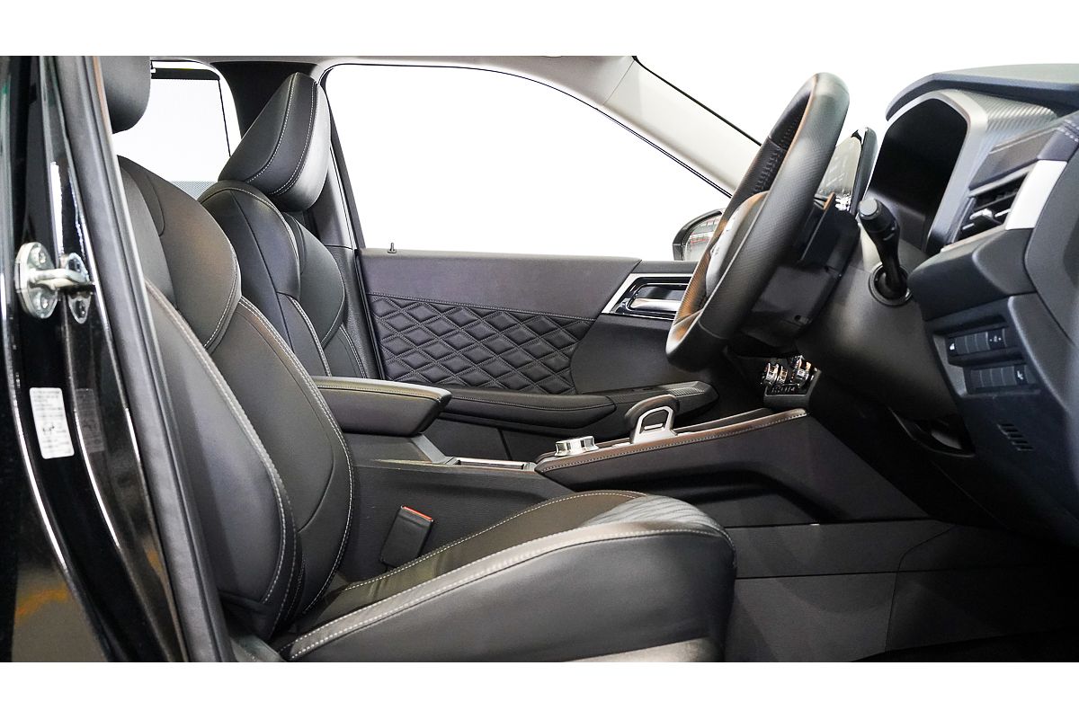 2023 Mitsubishi Outlander Exceed ZM