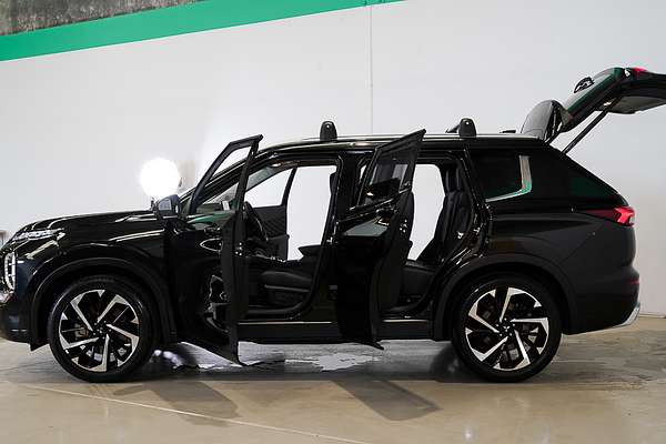 2023 Mitsubishi Outlander Exceed ZM