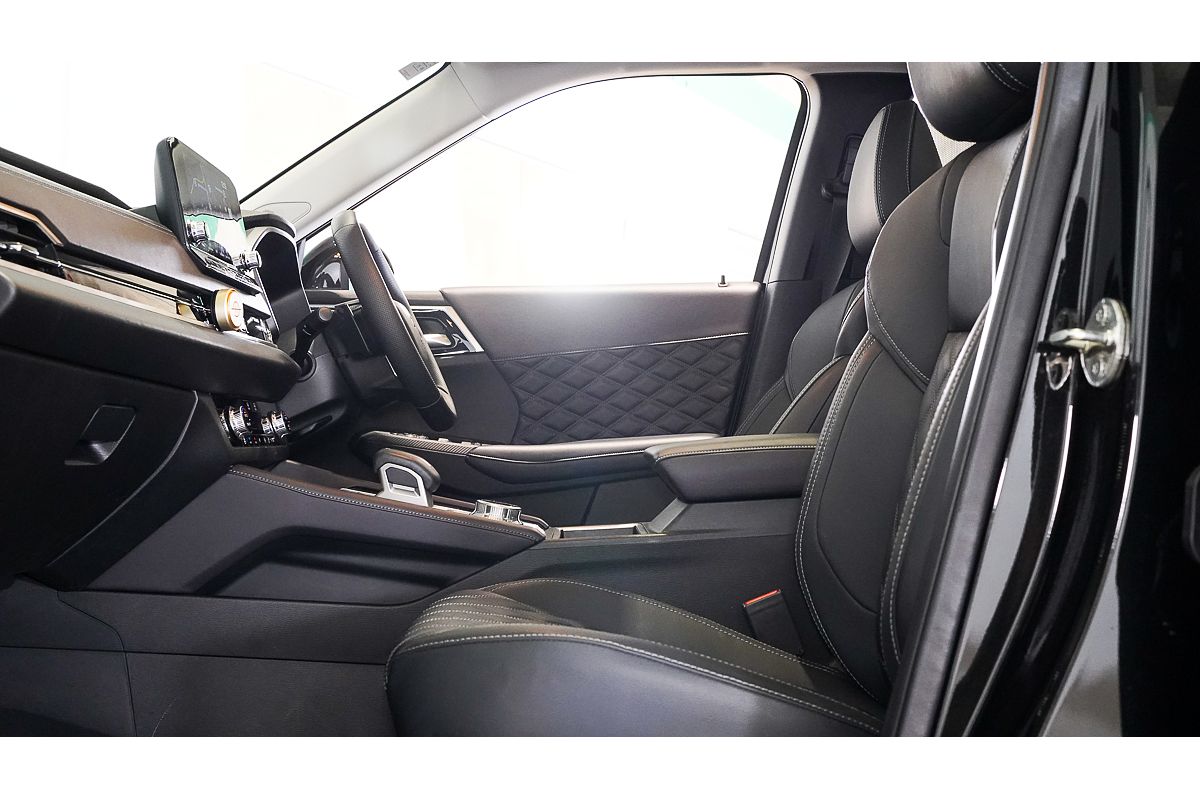 2023 Mitsubishi Outlander Exceed ZM