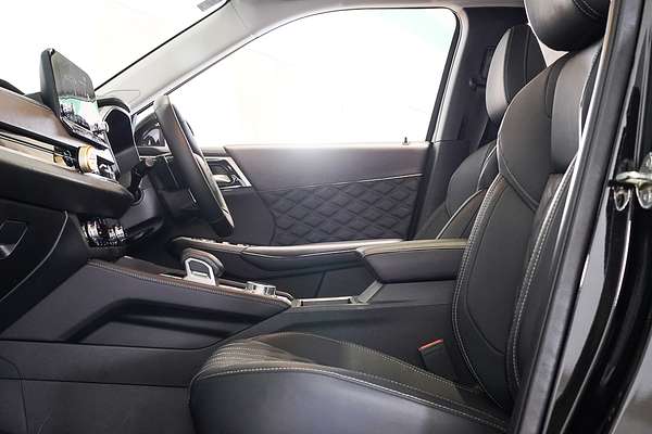 2023 Mitsubishi Outlander Exceed ZM