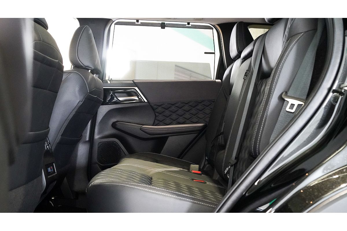 2023 Mitsubishi Outlander Exceed ZM