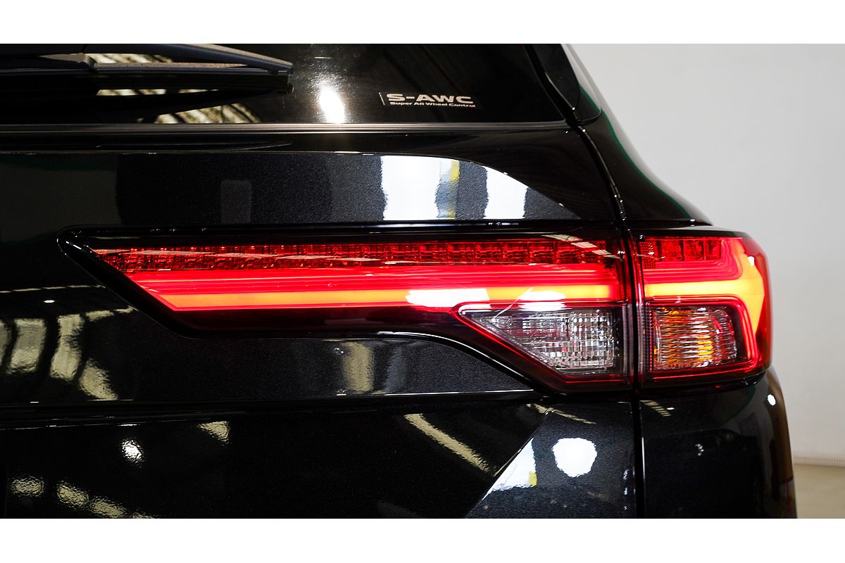 2023 Mitsubishi Outlander Exceed ZM