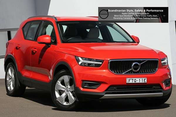 2021 Volvo XC40 T4 Momentum
