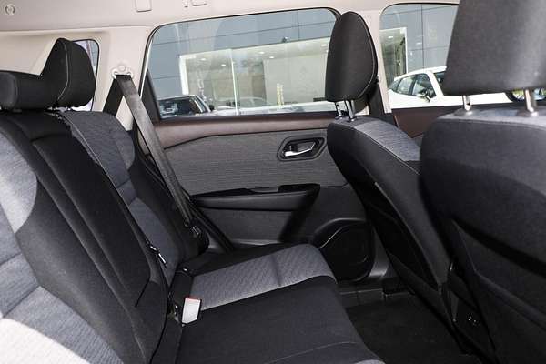 2025 Nissan X-TRAIL ST T33