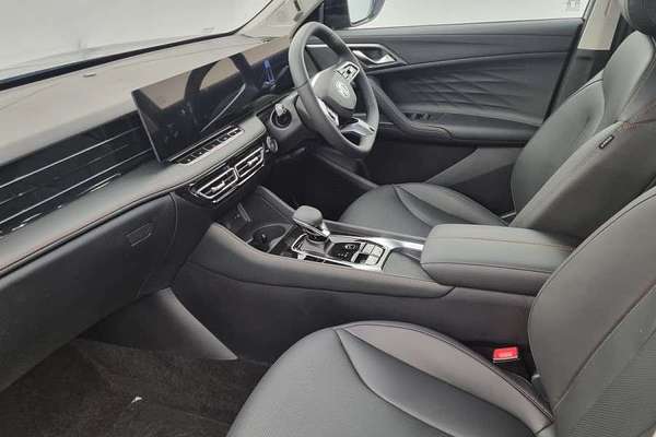 2025 MG HS Excite AS33 thumb-5