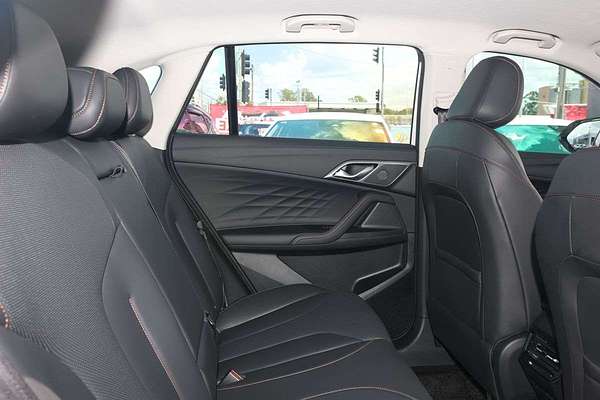 2025 MG HS Excite AS33 thumb-9