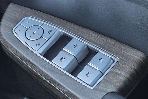 2025 MG QS Essence IS31