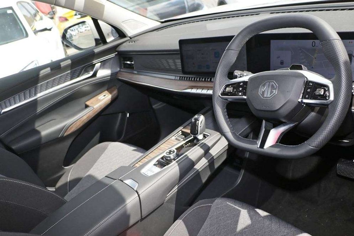 2025 MG QS Essence IS31