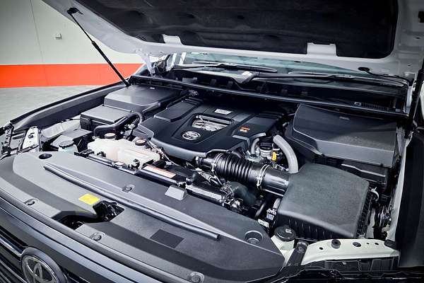 2024 Toyota Landcruiser GXL FJA300R