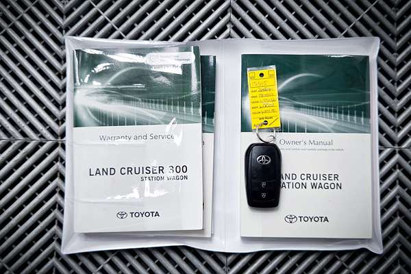 2024 Toyota Landcruiser GXL FJA300R