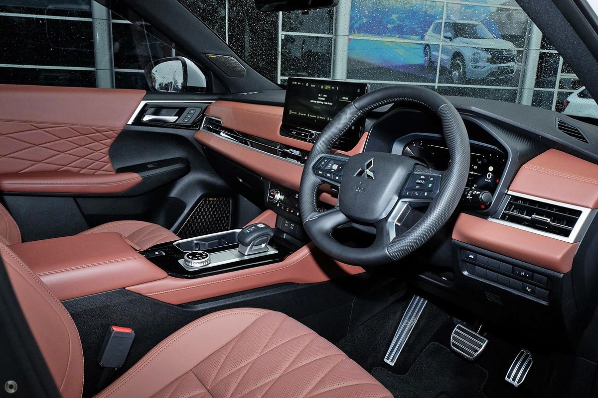 2025 Mitsubishi Outlander Exceed Tourer ZM