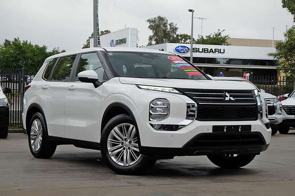 2023 Mitsubishi Outlander ES ZM