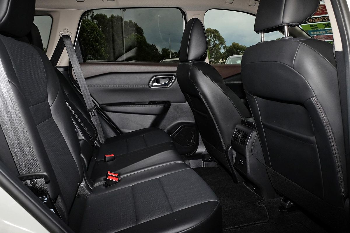 2025 Nissan X-TRAIL ST-L T33