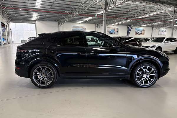 2022 Porsche Cayenne Platinum Edition 9YB