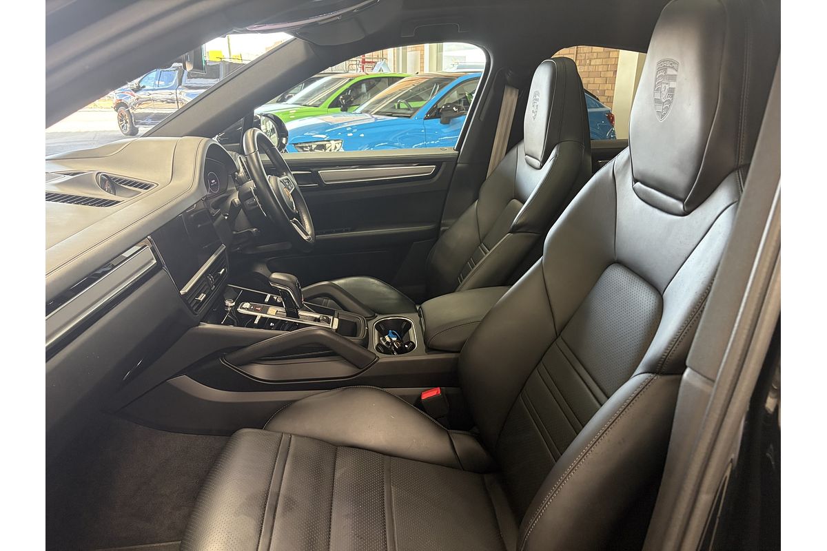 2022 Porsche Cayenne Platinum Edition 9YB