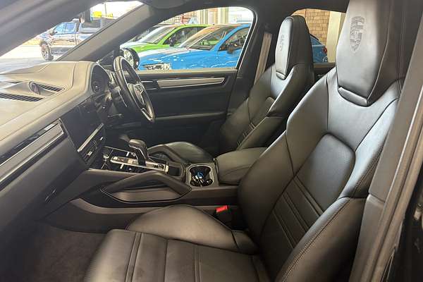 2022 Porsche Cayenne Platinum Edition 9YB