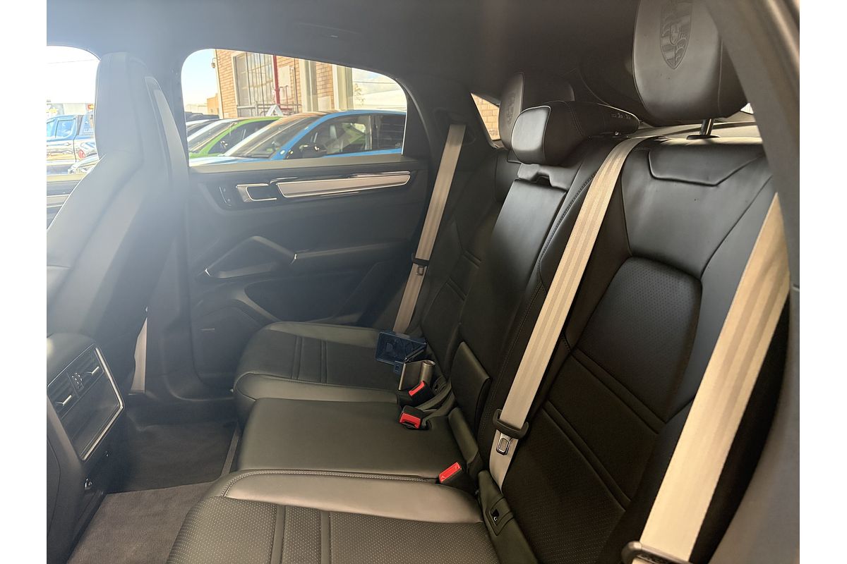 2022 Porsche Cayenne Platinum Edition 9YB