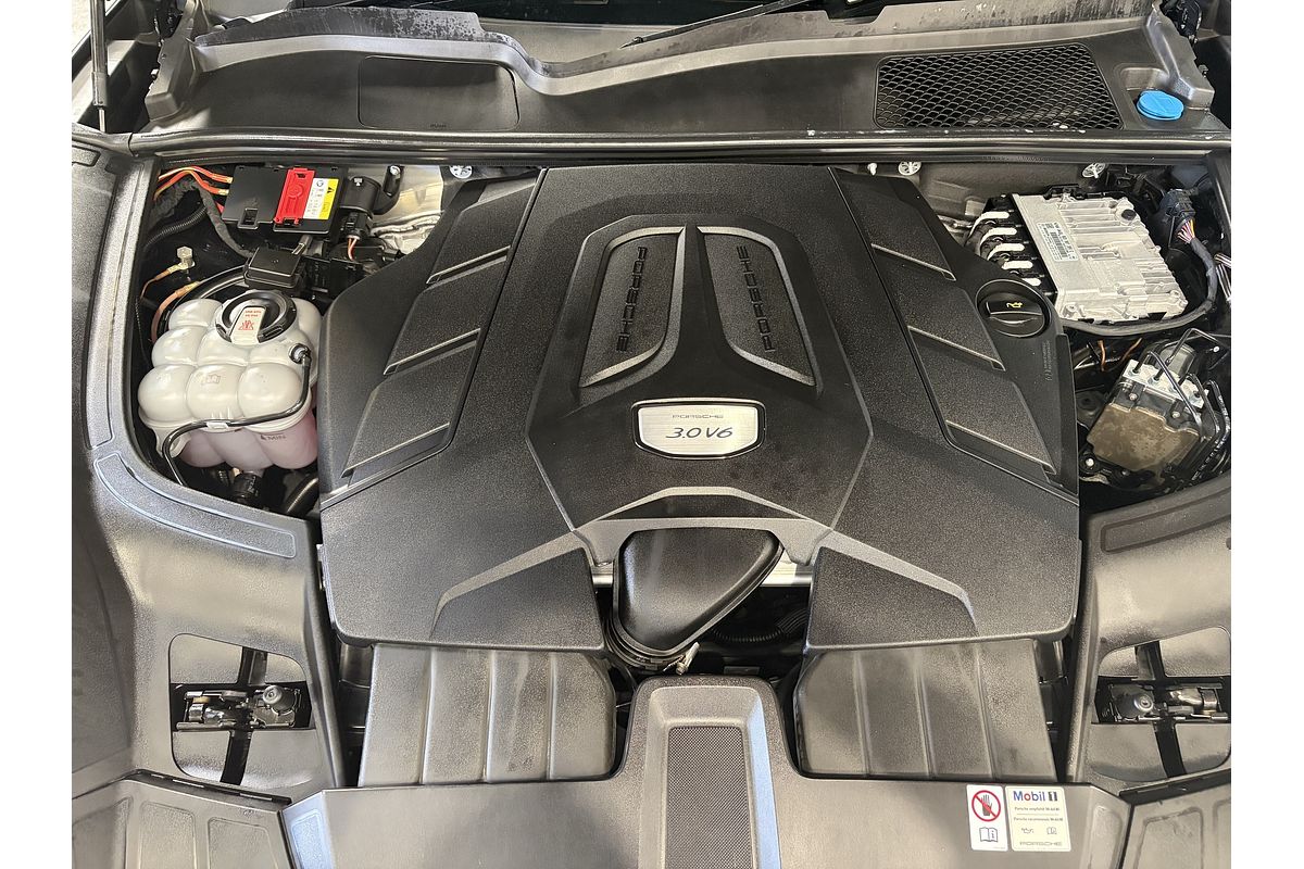 2022 Porsche Cayenne Platinum Edition 9YB