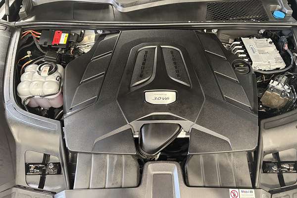 2022 Porsche Cayenne Platinum Edition 9YB