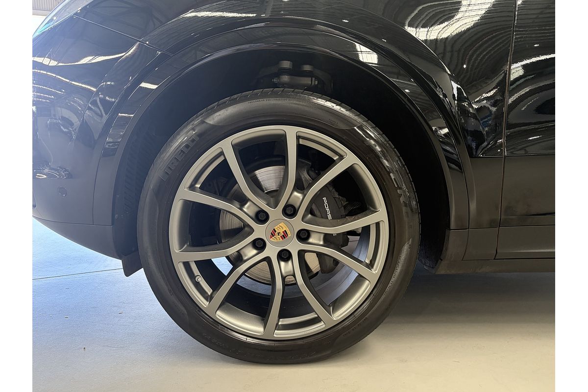 2022 Porsche Cayenne Platinum Edition 9YB