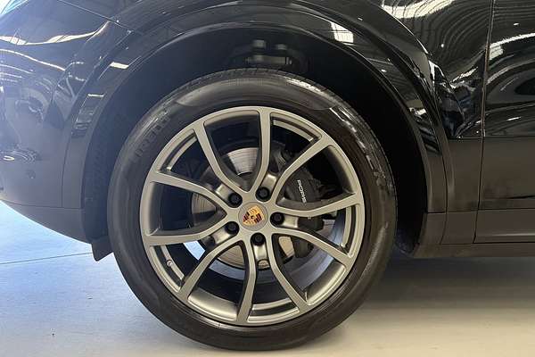 2022 Porsche Cayenne Platinum Edition 9YB