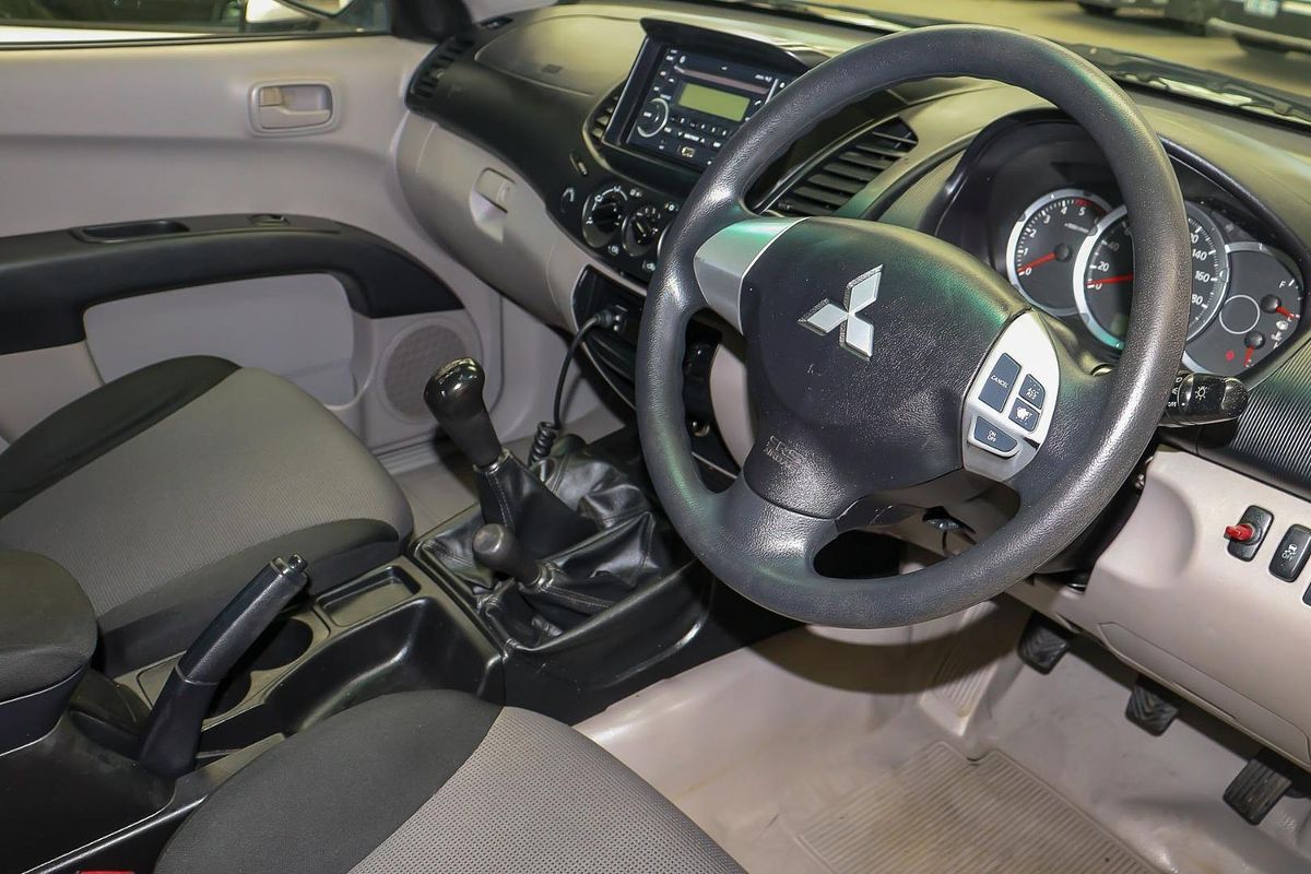 2013 Mitsubishi Triton GLX MN 4X4