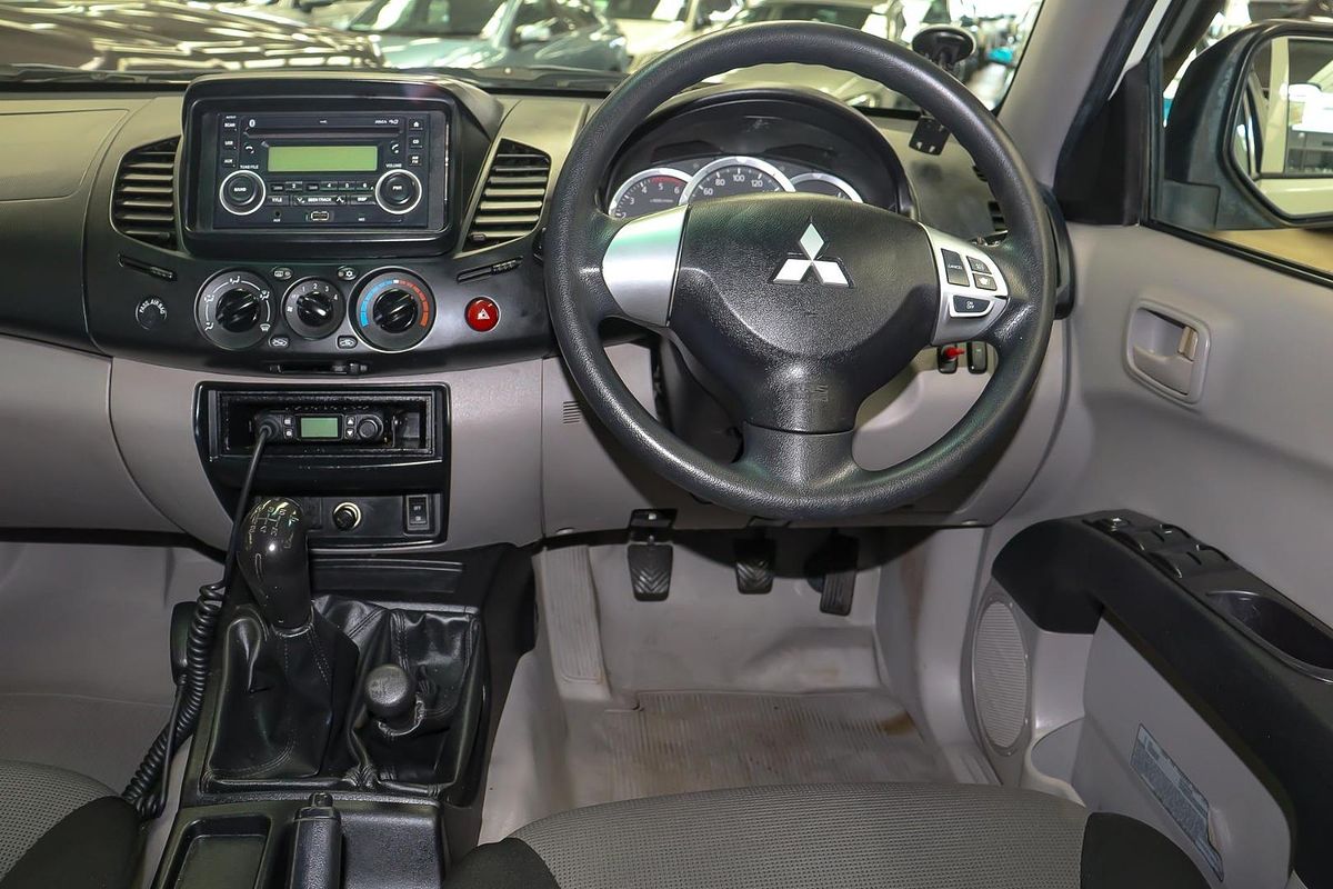 2013 Mitsubishi Triton GLX MN 4X4