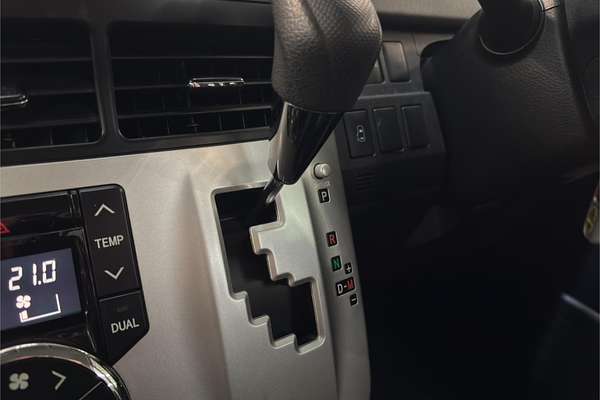 2012 Toyota Voxy XL Edition Welcab