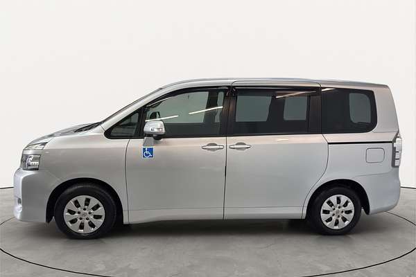 2012 Toyota Voxy XL Edition Welcab